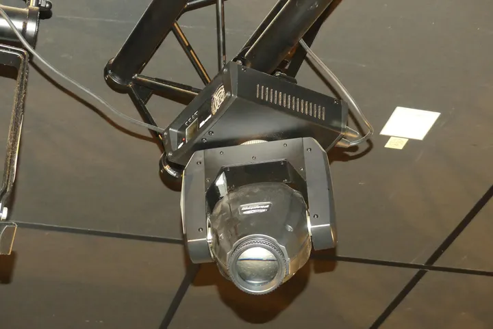 Showtec Moving Head Strahler Modell: Phantom Beam 20LED / Hinweis: ohne Traverse